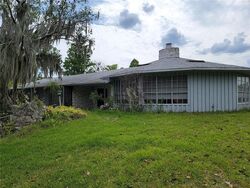 Pre-foreclosure in  Lake Cove Trl Lakeland, FL 33813
