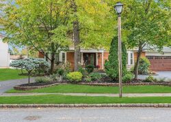 Pre-foreclosure in  Independence Dr East Brunswick, NJ 08816
