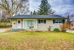 Pre-foreclosure in  Friar Dr Milford, MI 48381