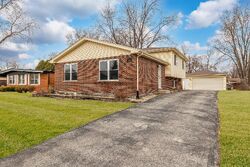 Pre-foreclosure in  Willow Ln Markham, IL 60428
