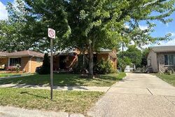 Pre-foreclosure in  State Park Center Line, MI 48015