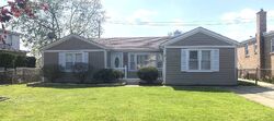 Pre-foreclosure in  Massasoit Ave Burbank, IL 60459