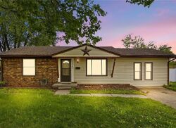 Pre-foreclosure in  WINWOOD AVE Riverview, MI 48193