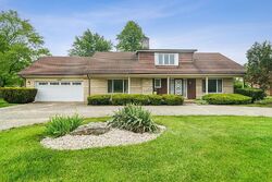 Pre-foreclosure in  S Arlington Heights Rd Elk Grove Village, IL 60007