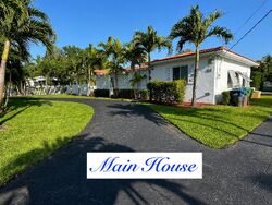 Pre-foreclosure in  Ne 154th St Miami, FL 33162
