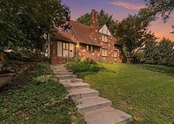Pre-foreclosure in  Linden Rd Kansas City, MO 64113