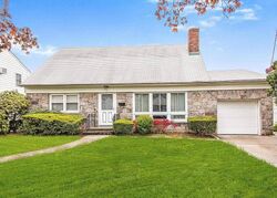 Pre-foreclosure in  Hoover Rd Yonkers, NY 10710