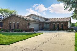 Pre-foreclosure in  Queen Eleanor Dr Schererville, IN 46375