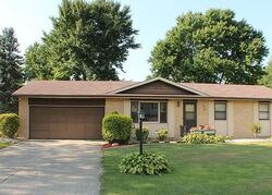 Pre-foreclosure in  Lamplighter Ln Elkhart, IN 46514