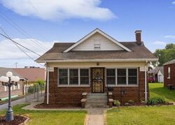 Pre-foreclosure in  Allhands Ave Sellersburg, IN 47172