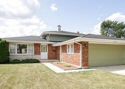 Pre-foreclosure in  Sherman St Lansing, IL 60438