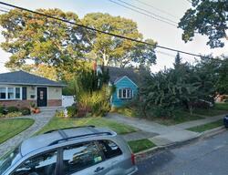 Pre-foreclosure in  Lindgren St Merrick, NY 11566