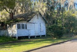 Pre-foreclosure in  Olive St Palatka, FL 32177