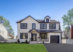 Pre-foreclosure in  Vernon Ter Westfield, NJ 07090