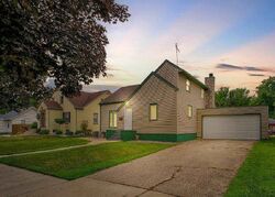 Pre-foreclosure in  Water St Se Sleepy Eye, MN 56085