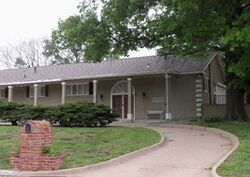 Pre-foreclosure in  Sw Westridge Dr Topeka, KS 66614