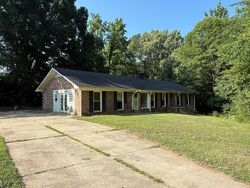 Pre-foreclosure in  Hill Rd Abbeville, SC 29620