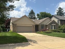 Pre-foreclosure in  Helena Ave Sterling Heights, MI 48313