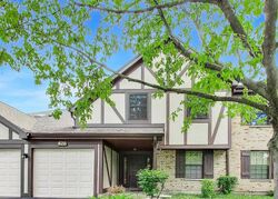 Pre-foreclosure in  Elizabeth Dr Wood Dale, IL 60191