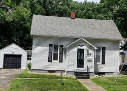  S Madison St, Trenton IL
