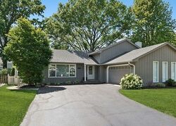 Pre-foreclosure in  Clyde Dr Naperville, IL 60565