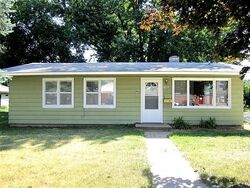 Pre-foreclosure in  4th Ave Rock Falls, IL 61071