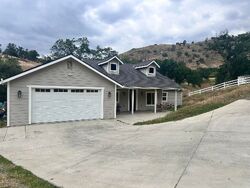 Pre-foreclosure in  Black Oak Dr Three Rivers, CA 93271