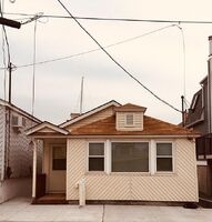 Pre-foreclosure in  W 11th Rd Far Rockaway, NY 11693