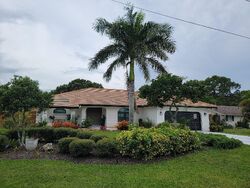 Pre-foreclosure in  Viridian St Englewood, FL 34223
