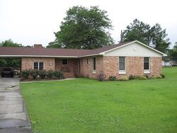 Pre-foreclosure in  Hampton Dr Plymouth, NC 27962