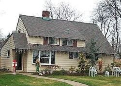 Pre-foreclosure in  HOOK LN Levittown, NY 11756