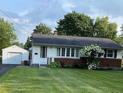 Pre-foreclosure in  Lockport St Youngstown, NY 14174