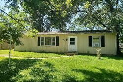 Pre-foreclosure in  Pembroke Dr Belleville, IL 62223