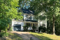 Pre-foreclosure in  Forest Grove Dr Fredericksburg, VA 22407