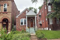 Pre-foreclosure in  Minnesota Ave Saint Louis, MO 63118