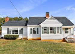 Pre-foreclosure in  Robin Ln Mount Sidney, VA 24467