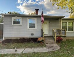 Pre-foreclosure in  Burling Dr Alton, IL 62002