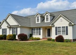 Pre-foreclosure in  Dickinson Dr Bowling Green, VA 22427