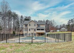 Pre-foreclosure in  Vanreenan Way Spotsylvania, VA 22551