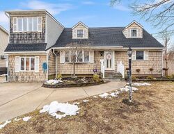 Pre-foreclosure in  N Greene Ave Lindenhurst, NY 11757