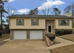 Pre-foreclosure in  Eastview Cir Birmingham, AL 35214