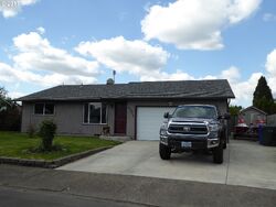 Pre-foreclosure in  Oak Park Dr Ne Salem, OR 97305