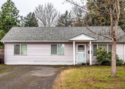 Pre-foreclosure in  Se 72nd Ave Portland, OR 97206