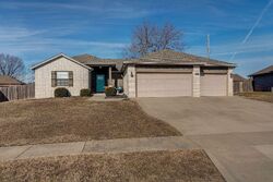 Pre-foreclosure in  E Pearson Pkwy Strafford, MO 65757