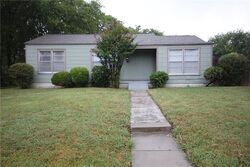 Pre-foreclosure in  Marks Pl Fort Worth, TX 76116