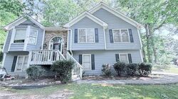 Pre-foreclosure in  Shay Ter Buford, GA 30519