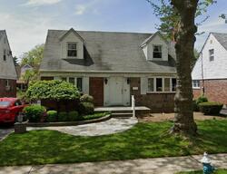 Pre-foreclosure in  Michael Ln New Hyde Park, NY 11040