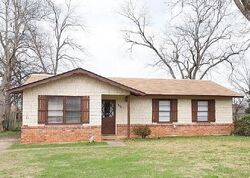 Pre-foreclosure in  Groveland Dr Montgomery, AL 36109
