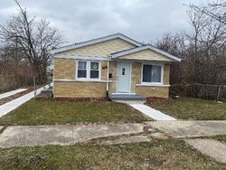 Pre-foreclosure in  Robey Ave Harvey, IL 60426