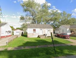 Pre-foreclosure in  Oak Knoll Ave Se Warren, OH 44484